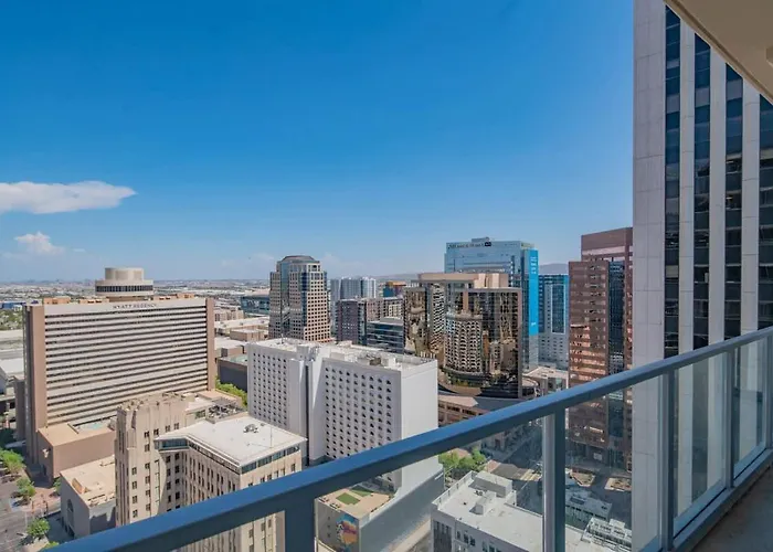 Elegant 28th Floor High Rise, Gym, Parking, Pool, Golf Apartment *