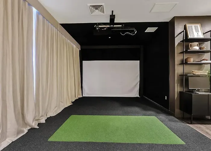 Elegant 28th Floor High Rise, Gym, Parking, Pool, Golf Apartment Phoenix
