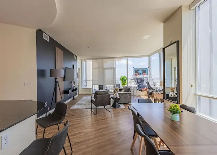Apartment Elegant 28th Floor High Rise, Gym, Parking, Pool, Golf
