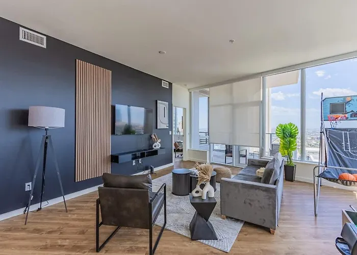Apartment Elegant 28th Floor High Rise, Gym, Parking, Pool, Golf *