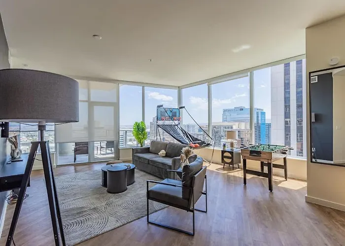 Elegant 28th Floor High Rise, Gym, Parking, Pool, Golf Apartment Phoenix