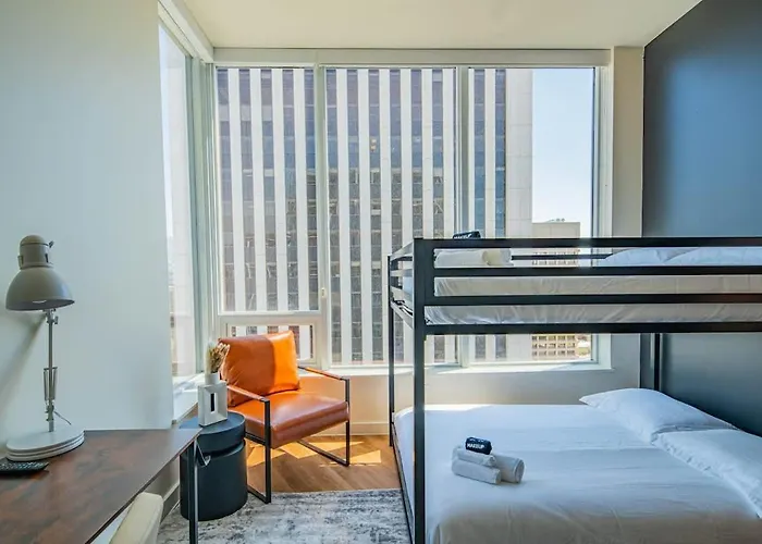 Apartment Elegant 28th Floor High Rise, Gym, Parking, Pool, Golf *