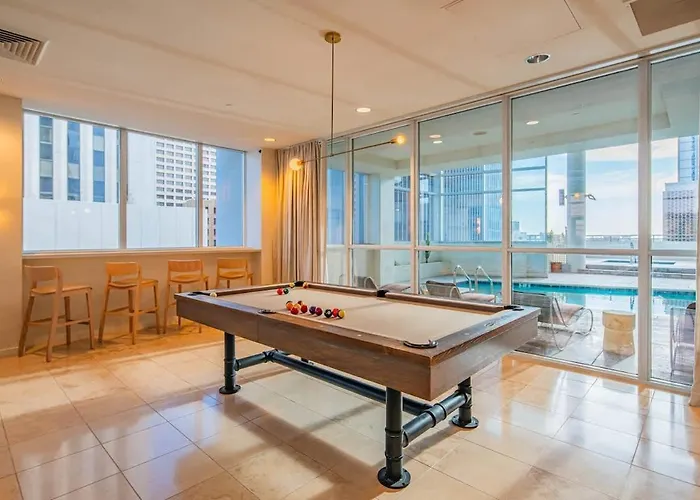 Apartment Elegant 28th Floor High Rise, Gym, Parking, Pool, Golf Phoenix