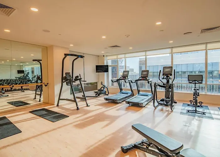 Elegant 28th Floor High Rise, Gym, Parking, Pool, Golf