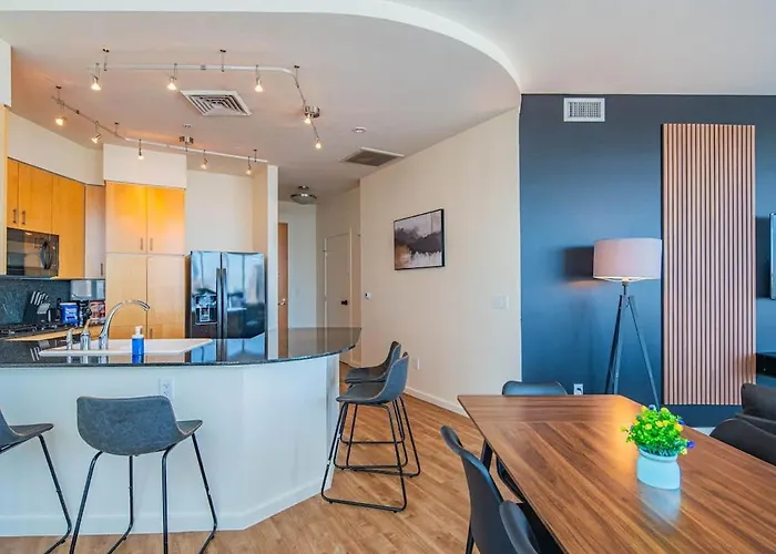 Apartment Elegant 28th Floor High Rise, Gym, Parking, Pool, Golf