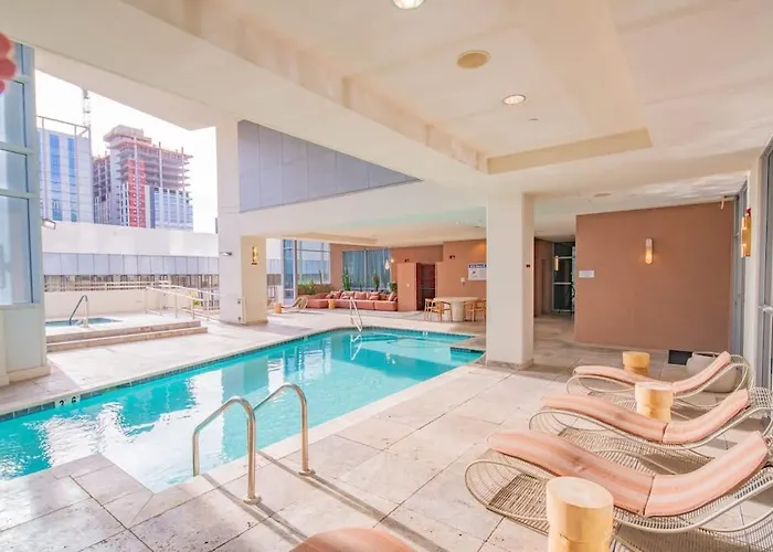 Elegant 28th Floor High Rise, Gym, Parking, Pool, Golf
