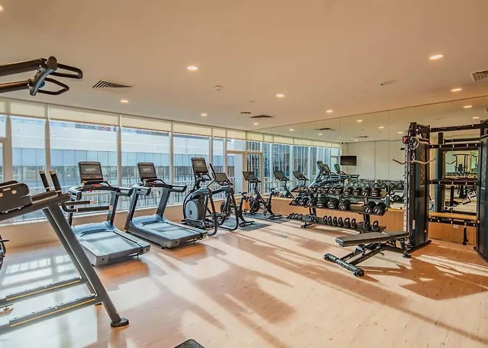 Elegant 28th Floor High Rise, Gym, Parking, Pool, Golf Phoenix