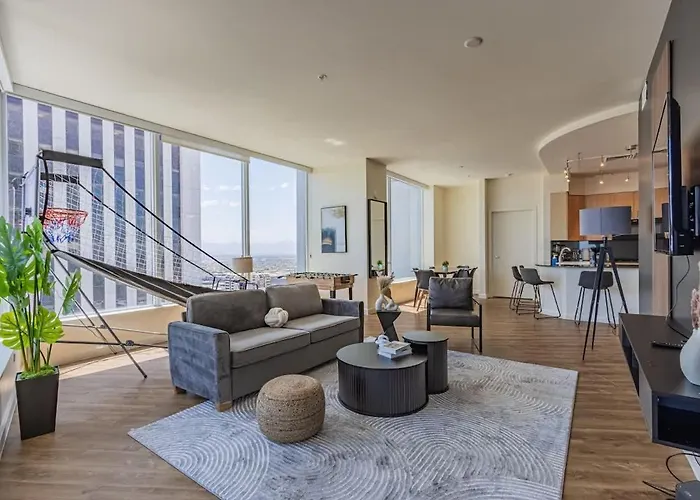 Apartment Elegant 28th Floor High Rise, Gym, Parking, Pool, Golf
